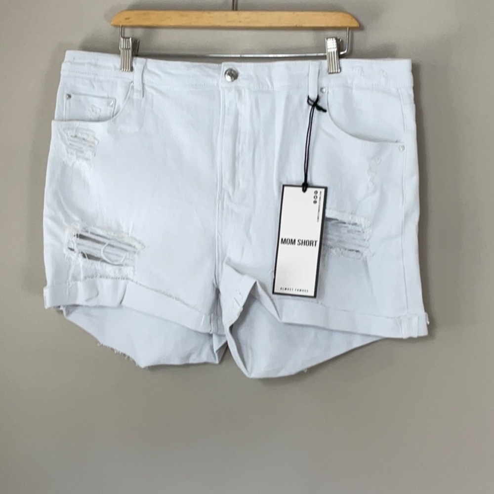 Almost Famous mom shorts white